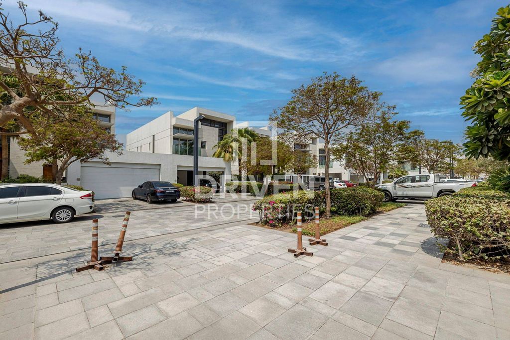 4BR Villa Business Bay