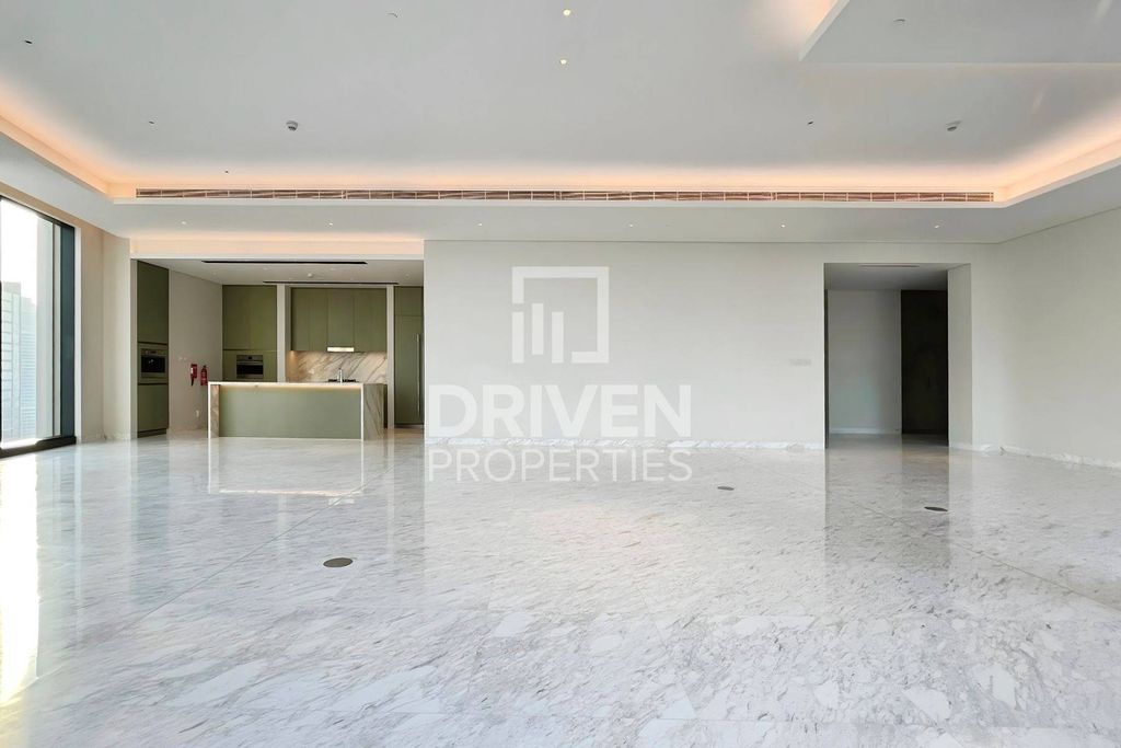 4BR Apartment Business Bay