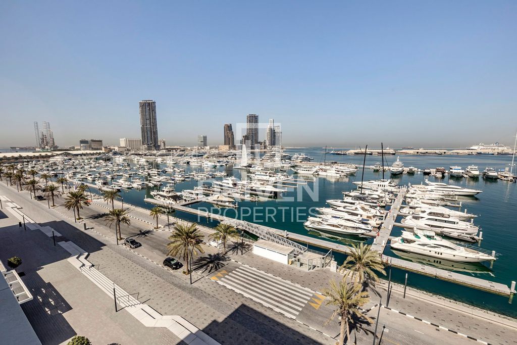 4BR Apartment Business Bay