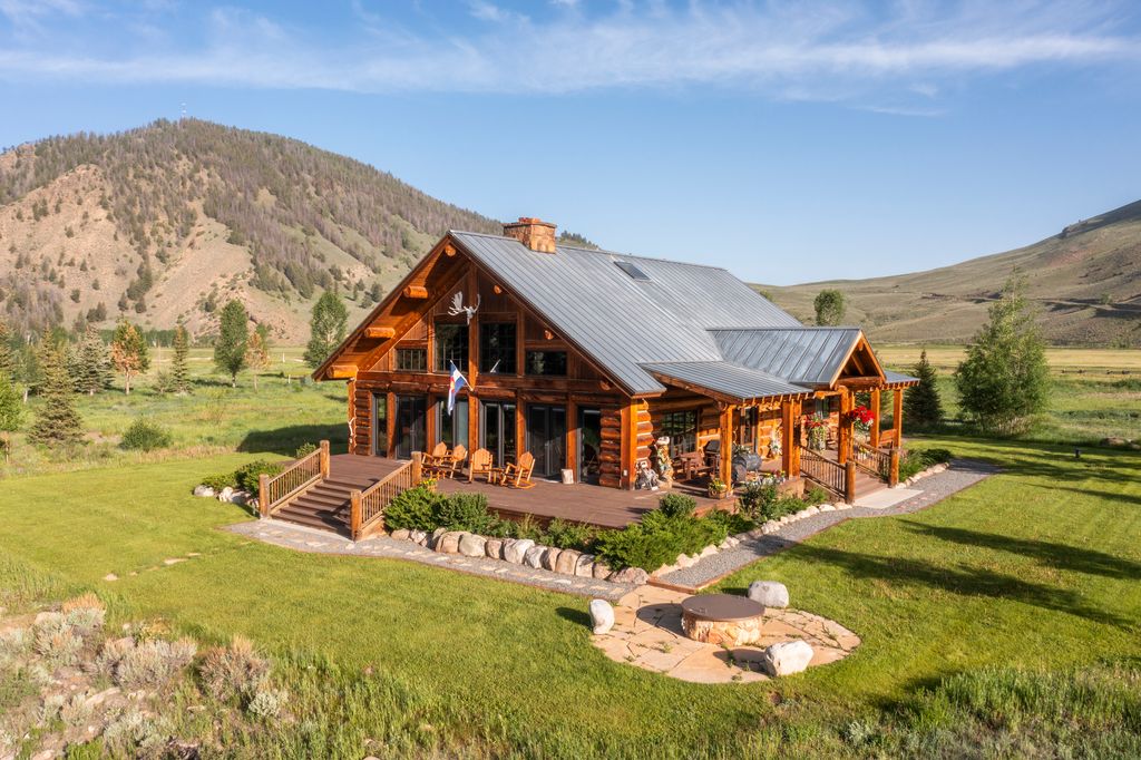 Luxury home in Almont, Gunnison County
