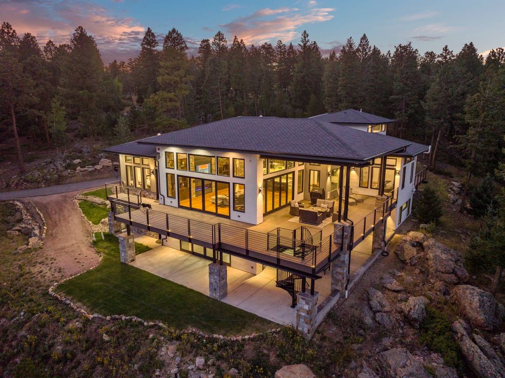 Detached House in Evergreen, Jefferson County