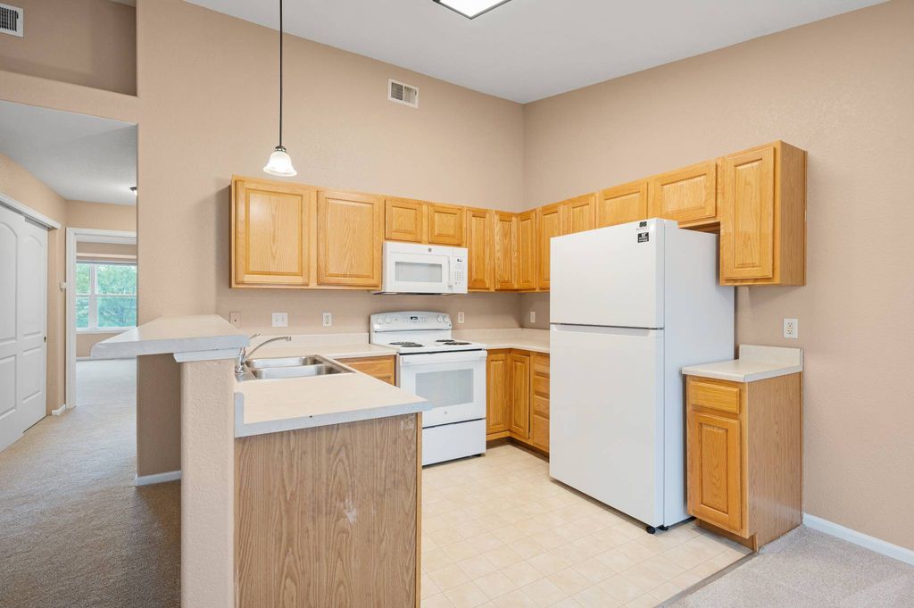 Apartment in Arvada, Jefferson County