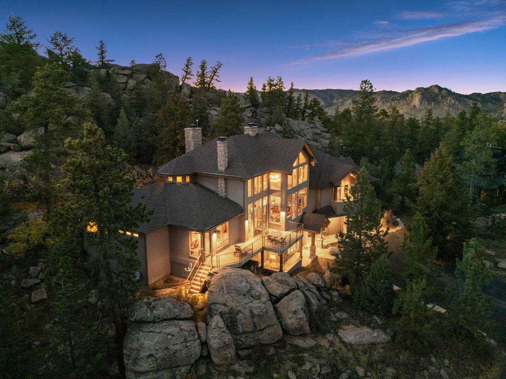 Luxury home in Red Feather Lakes, Larimer County