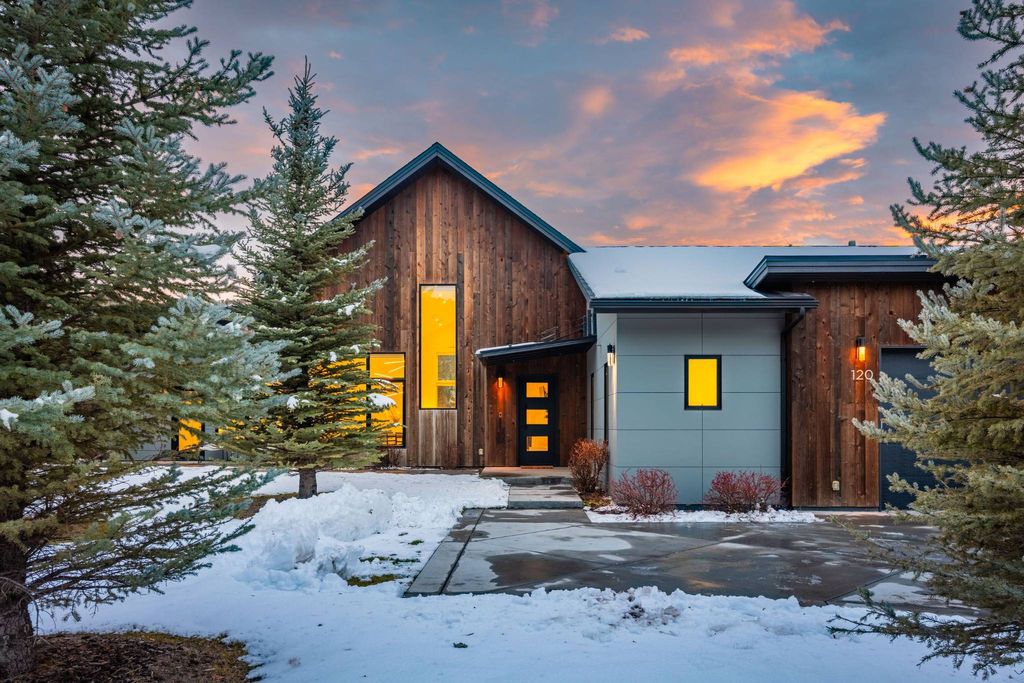 Detached House in Carbondale, Garfield