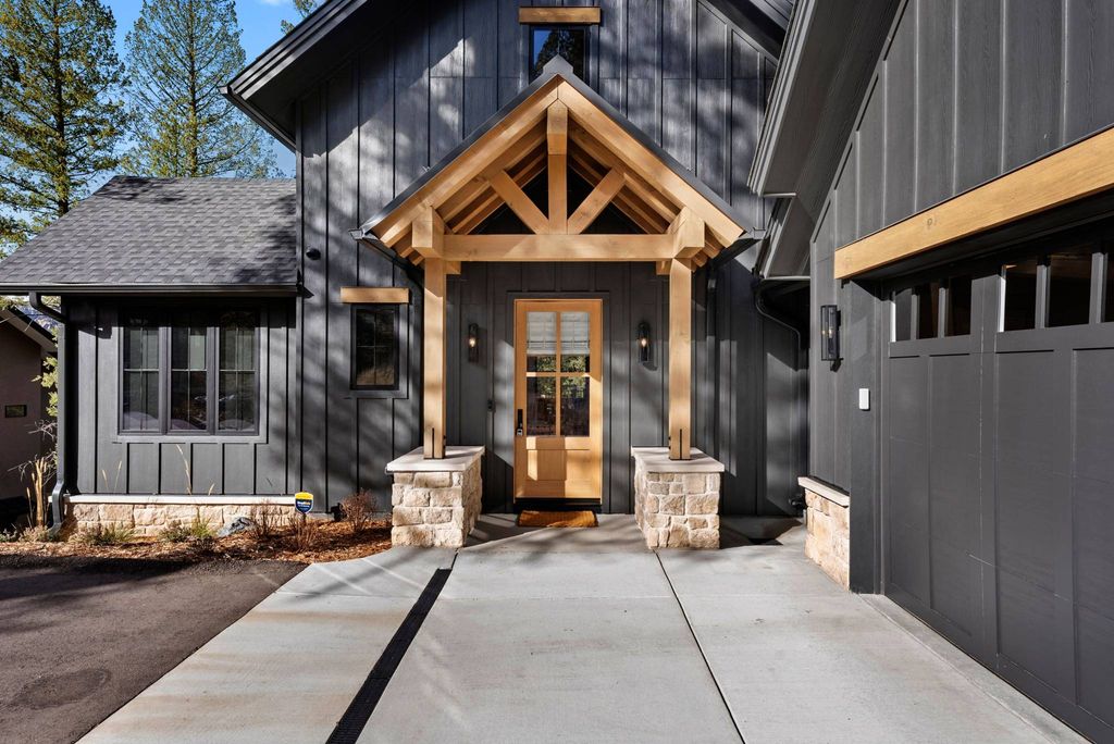 Detached House in Evergreen, Jefferson County