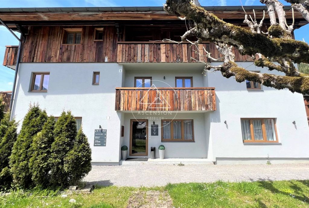 Ski-In/Ski-Out Chalet with Mountain Views