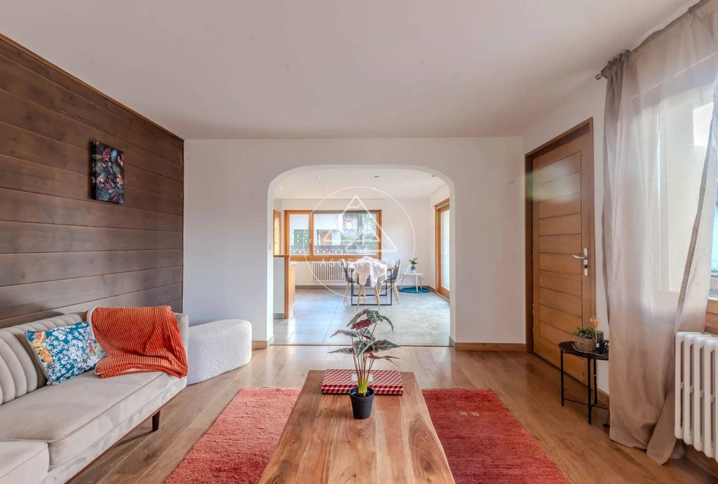 Ski-In/Ski-Out Chalet with Mountain Views