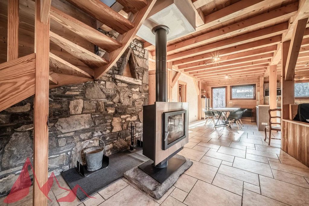 Ski-In/Ski-Out Chalet with Mountain Views