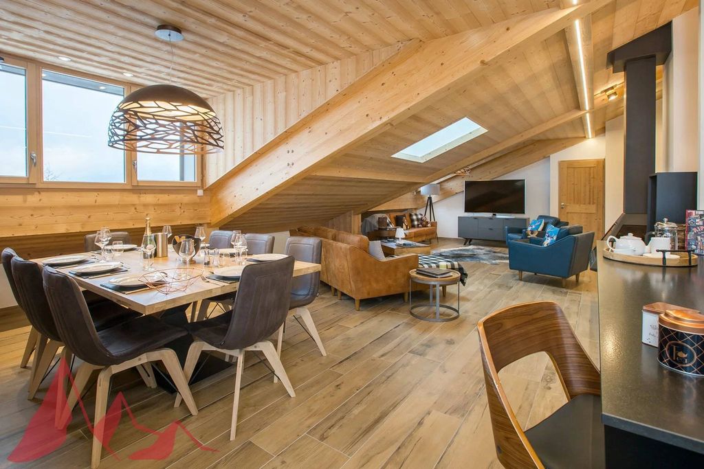 Ski-In/Ski-Out Chalet with Mountain Views