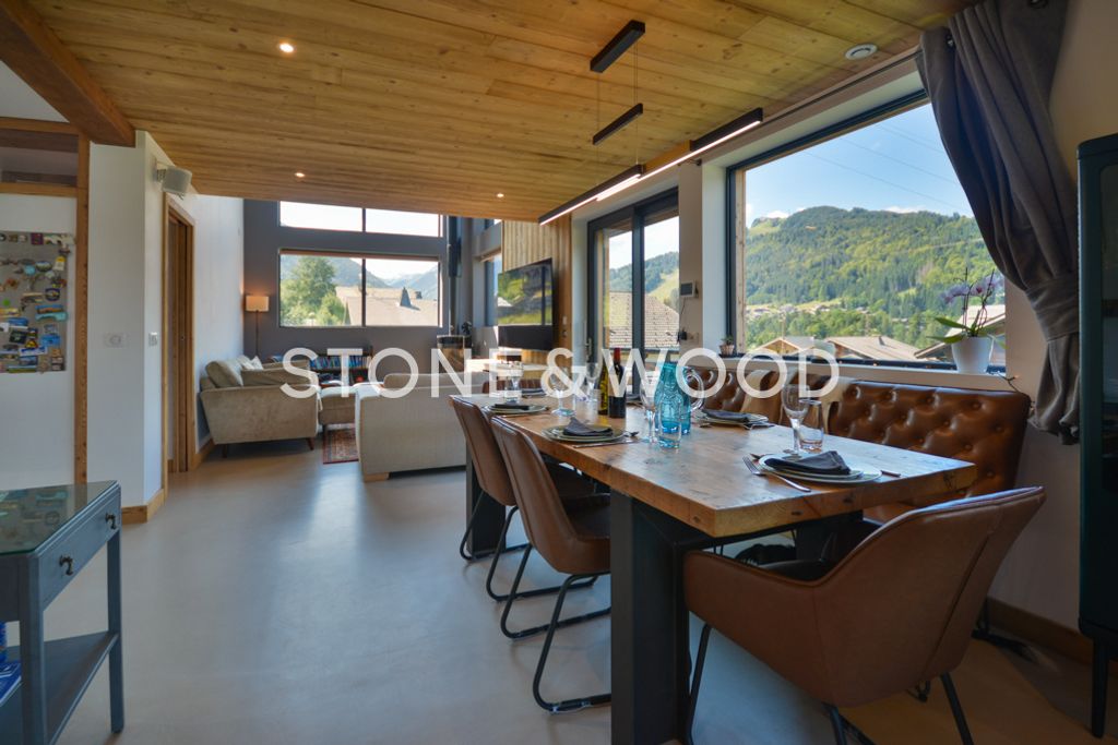 Ski-In/Ski-Out Chalet with Mountain Views