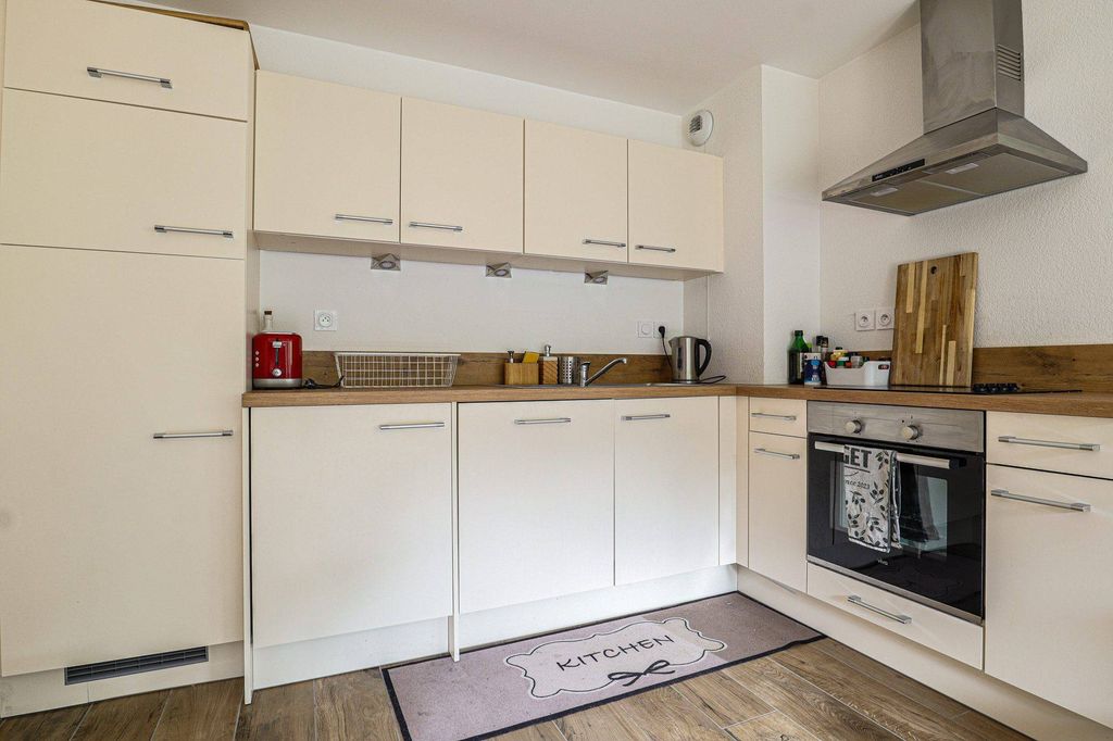 Ski-In/Ski-Out Chalet with Mountain Views