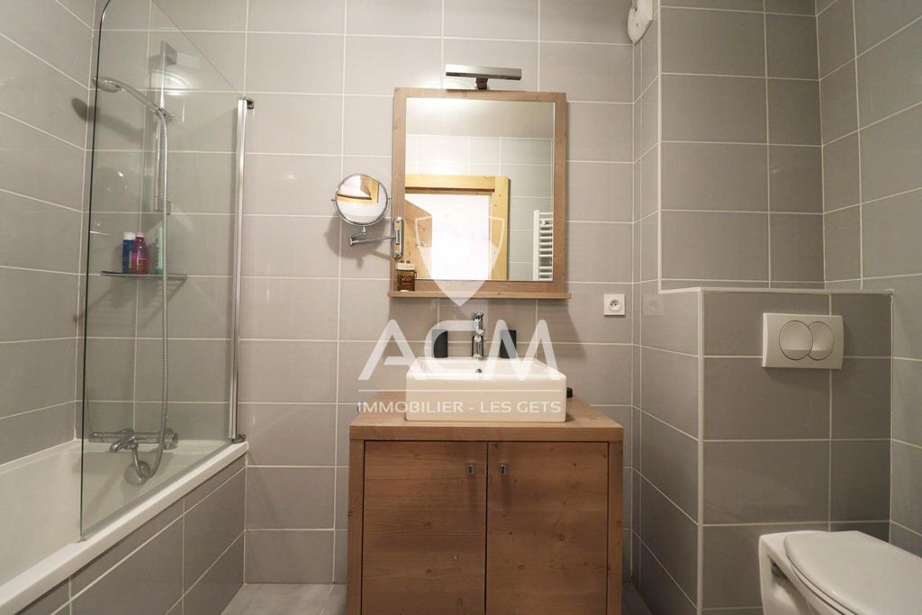 Ski-In/Ski-Out Chalet with Mountain Views