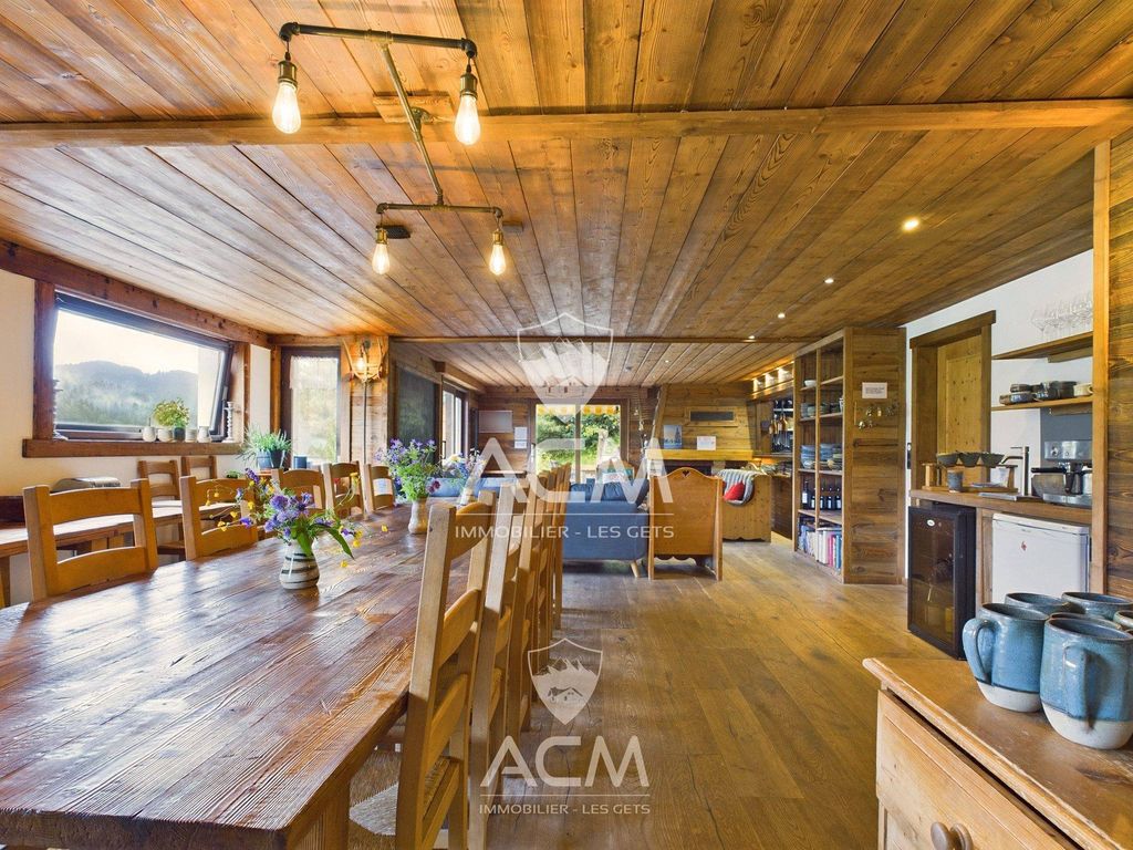 Ski-In/Ski-Out Chalet with Mountain Views