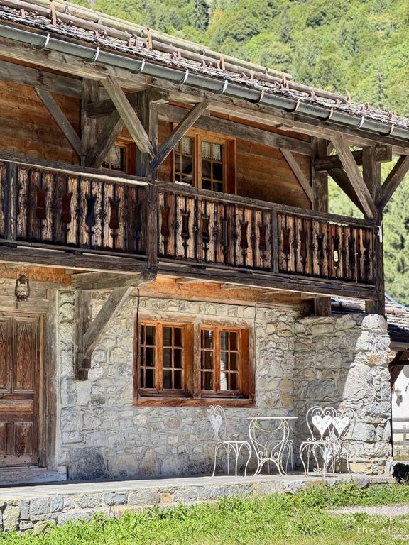 Ski-In/Ski-Out Chalet with Mountain Views