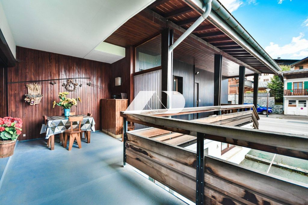 Ski-In/Ski-Out Chalet with Mountain Views