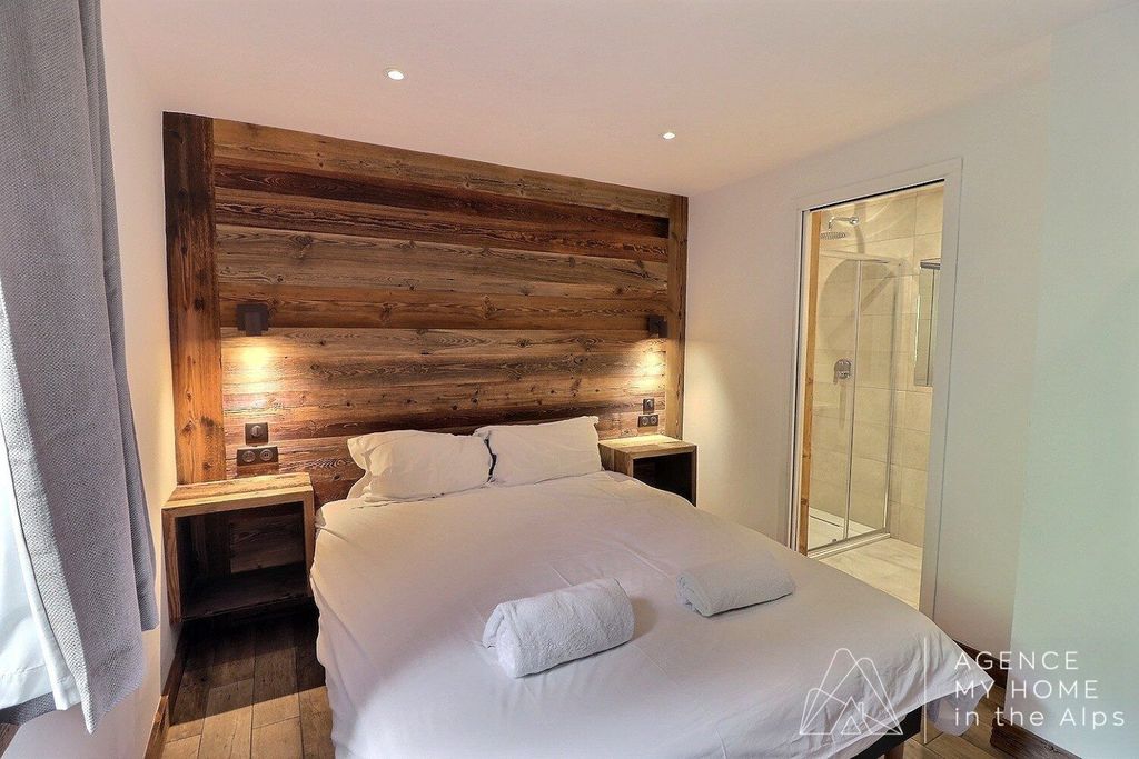 Ski-In/Ski-Out Chalet with Mountain Views