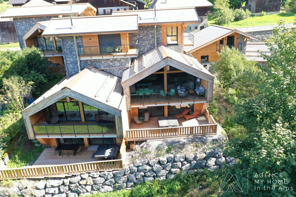 Ski-In/Ski-Out Chalet with Mountain Views