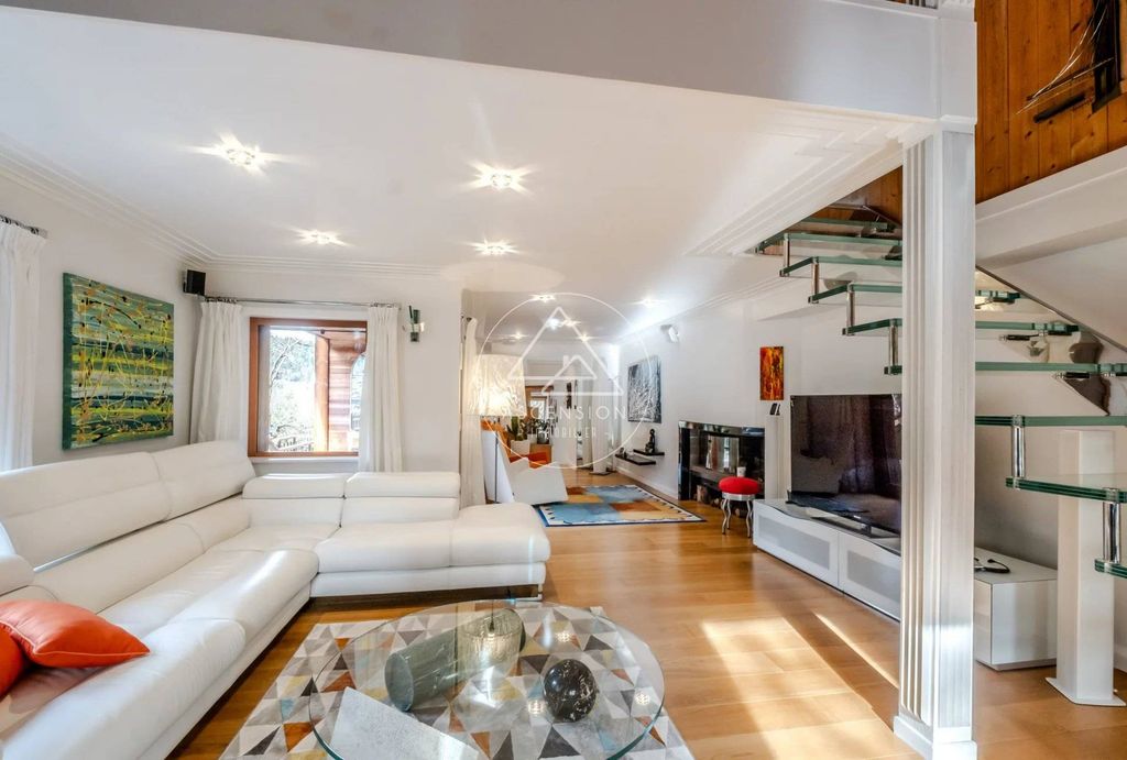 Ski-In/Ski-Out Chalet with Mountain Views