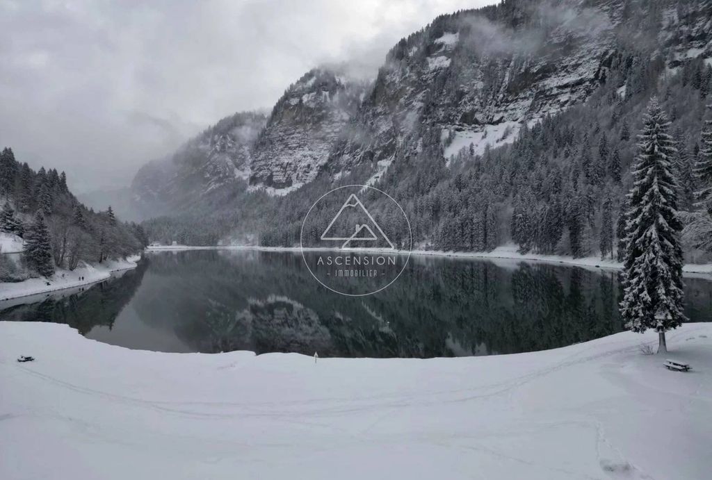 Ski-In/Ski-Out Chalet with Mountain Views