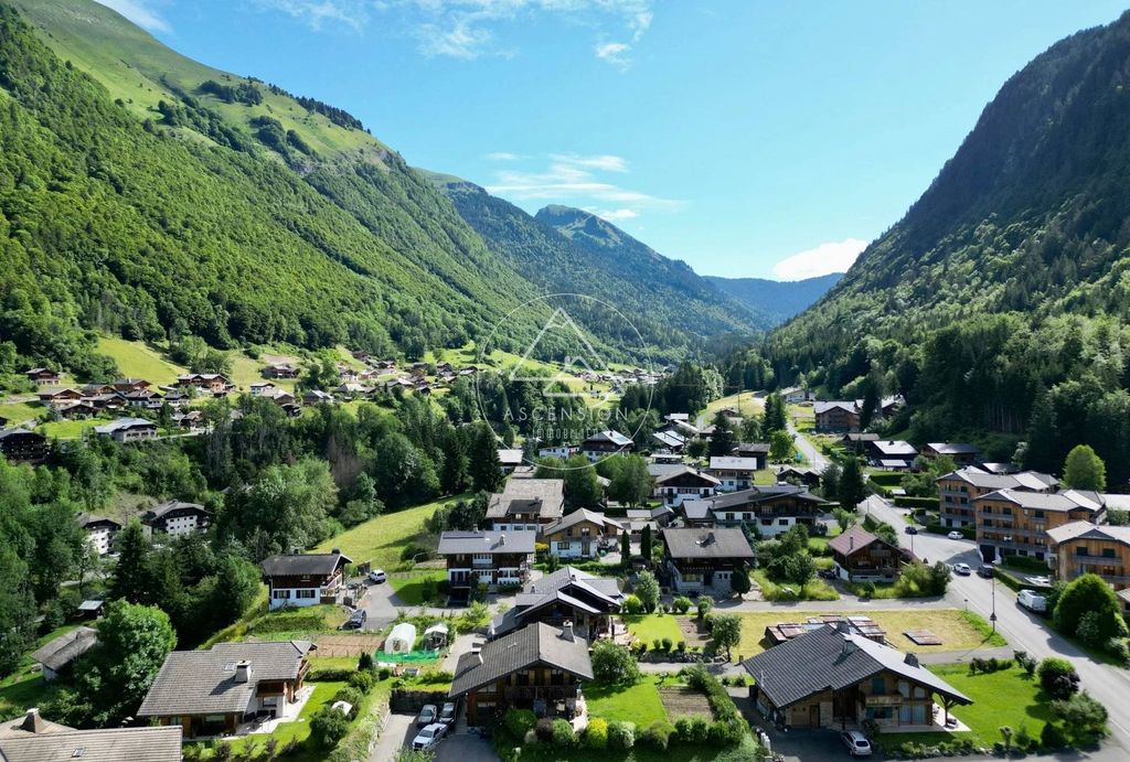 Ski-In/Ski-Out Chalet with Mountain Views