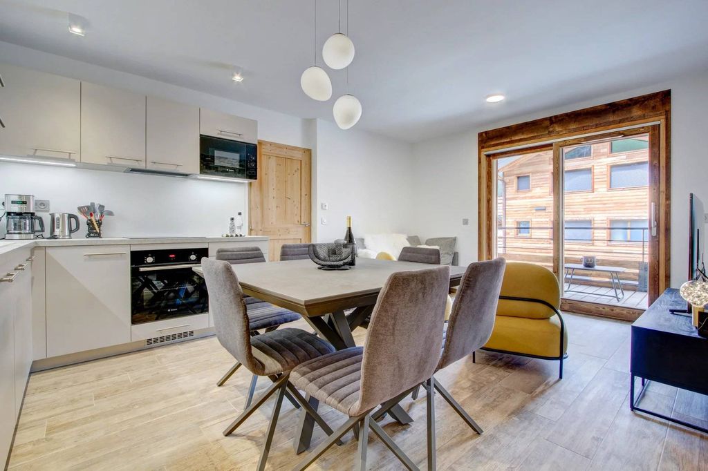 Ski-In/Ski-Out Chalet with Mountain Views