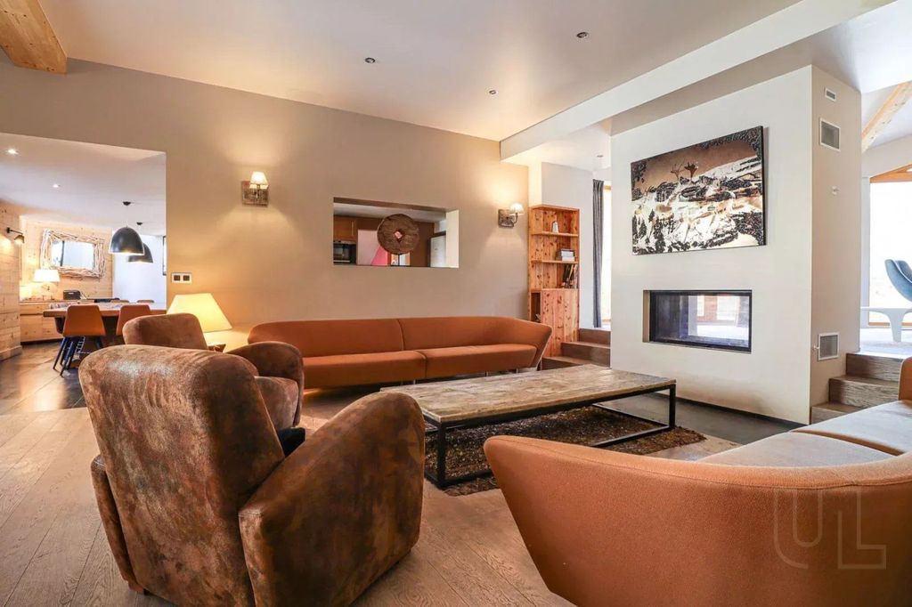 Ski-In/Ski-Out Chalet with Mountain Views