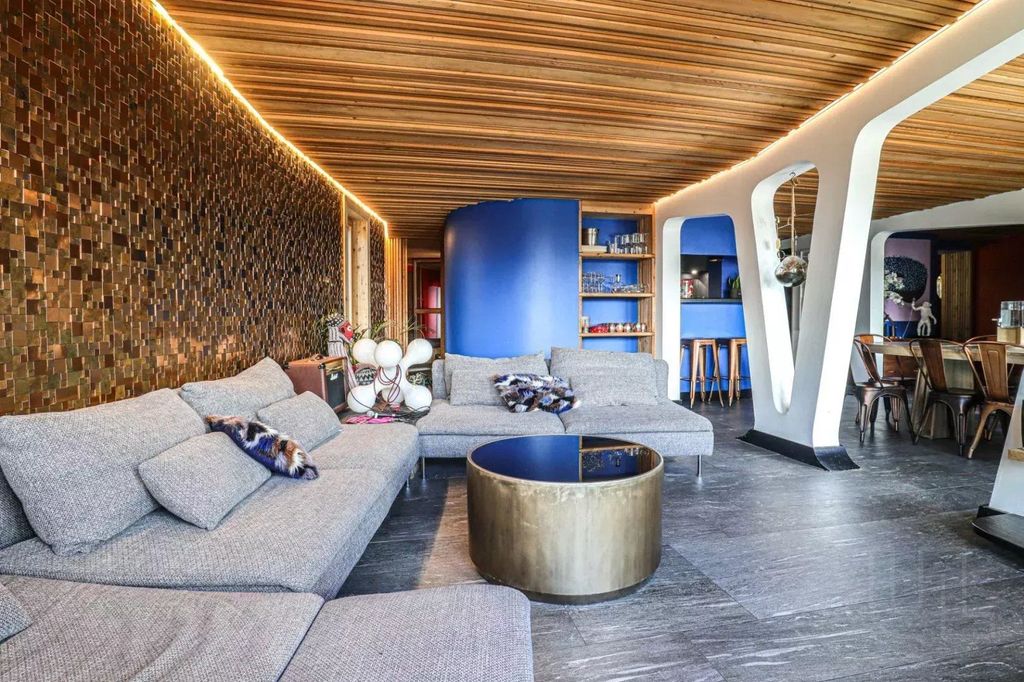 Ski-In/Ski-Out Chalet with Mountain Views