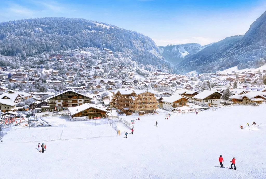 Ski-In/Ski-Out Chalet with Mountain Views