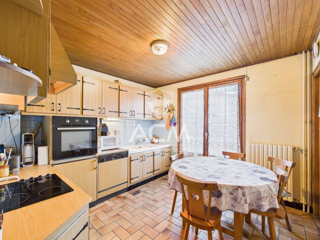 Ski-In/Ski-Out Chalet with Mountain Views