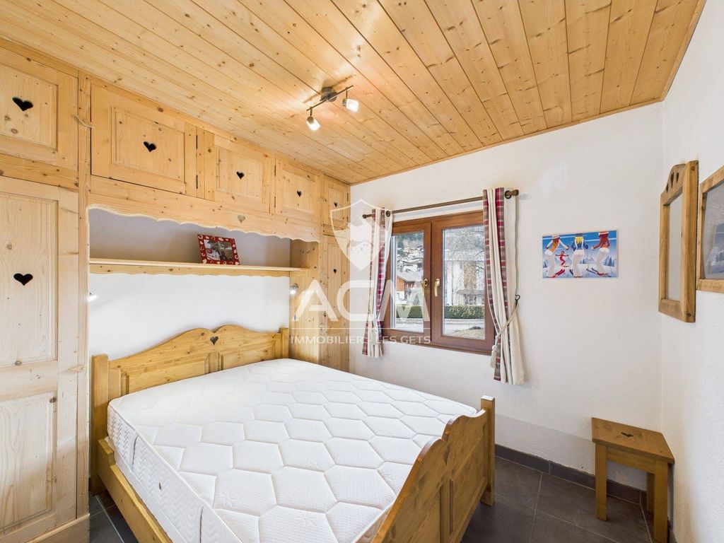 Ski-In/Ski-Out Chalet with Mountain Views