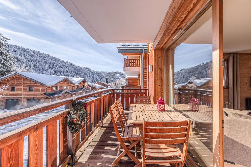Ski-In/Ski-Out Chalet with Mountain Views