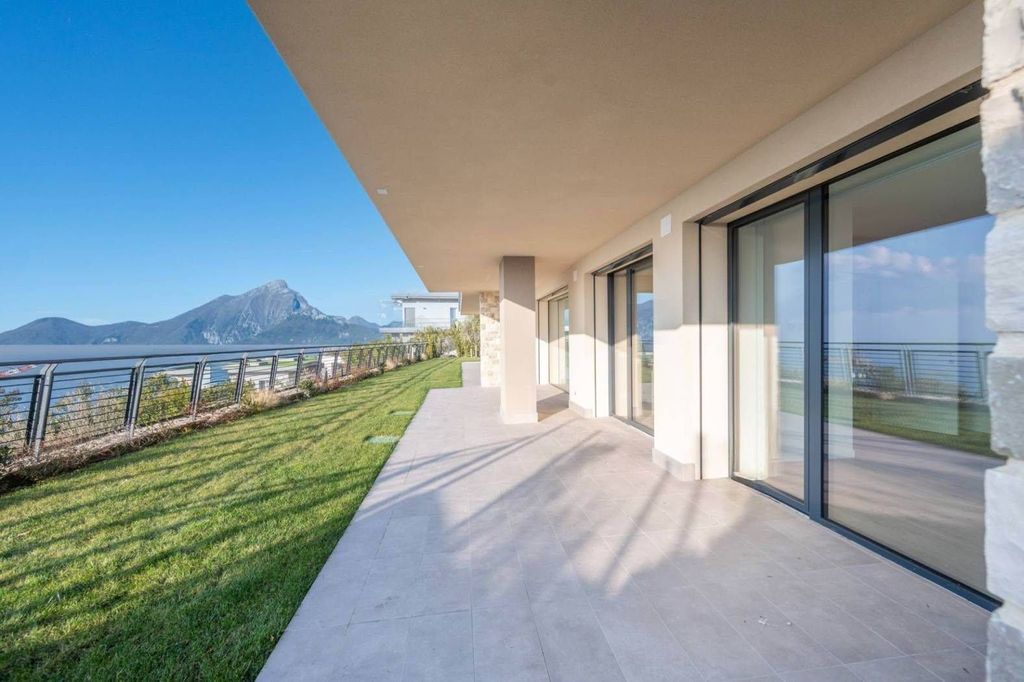 Modern Luxury Apartment with Views