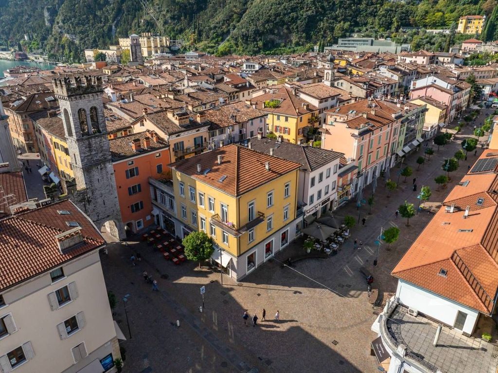 Modern Luxury Apartment with Views