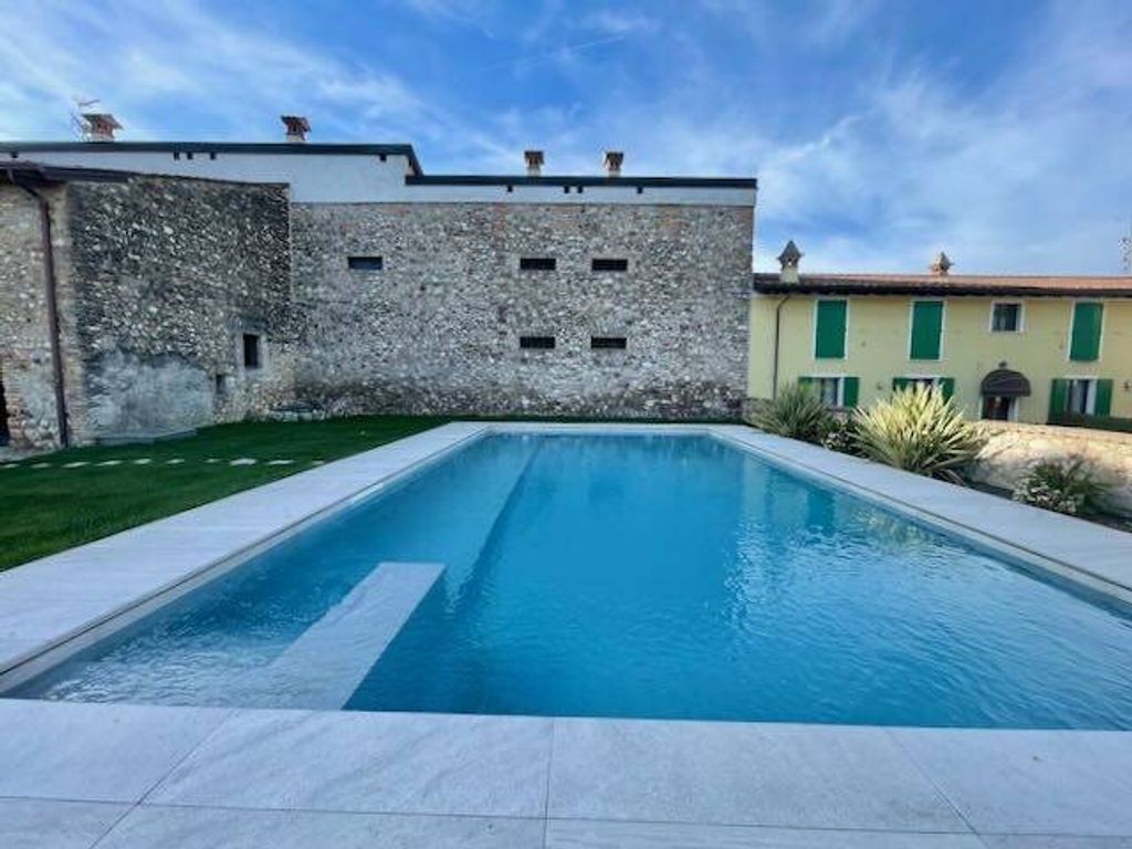 Modern Luxury Apartment with Views