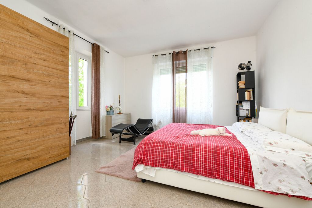 Modern Luxury Apartment with Views