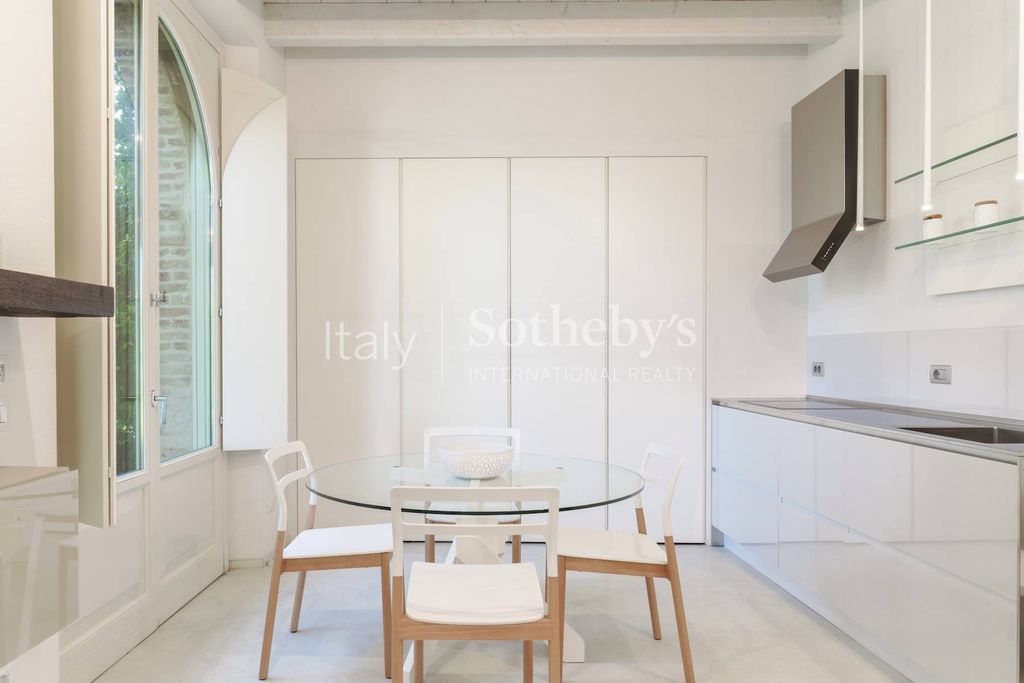 Modern Luxury Apartment with Views