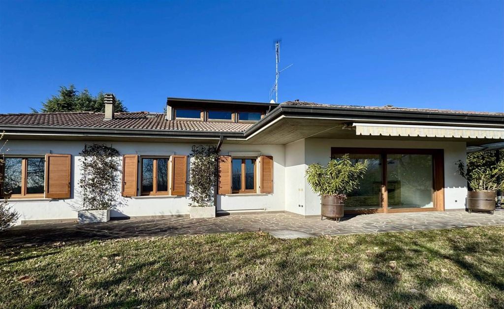 Luxury Villa with Open Views