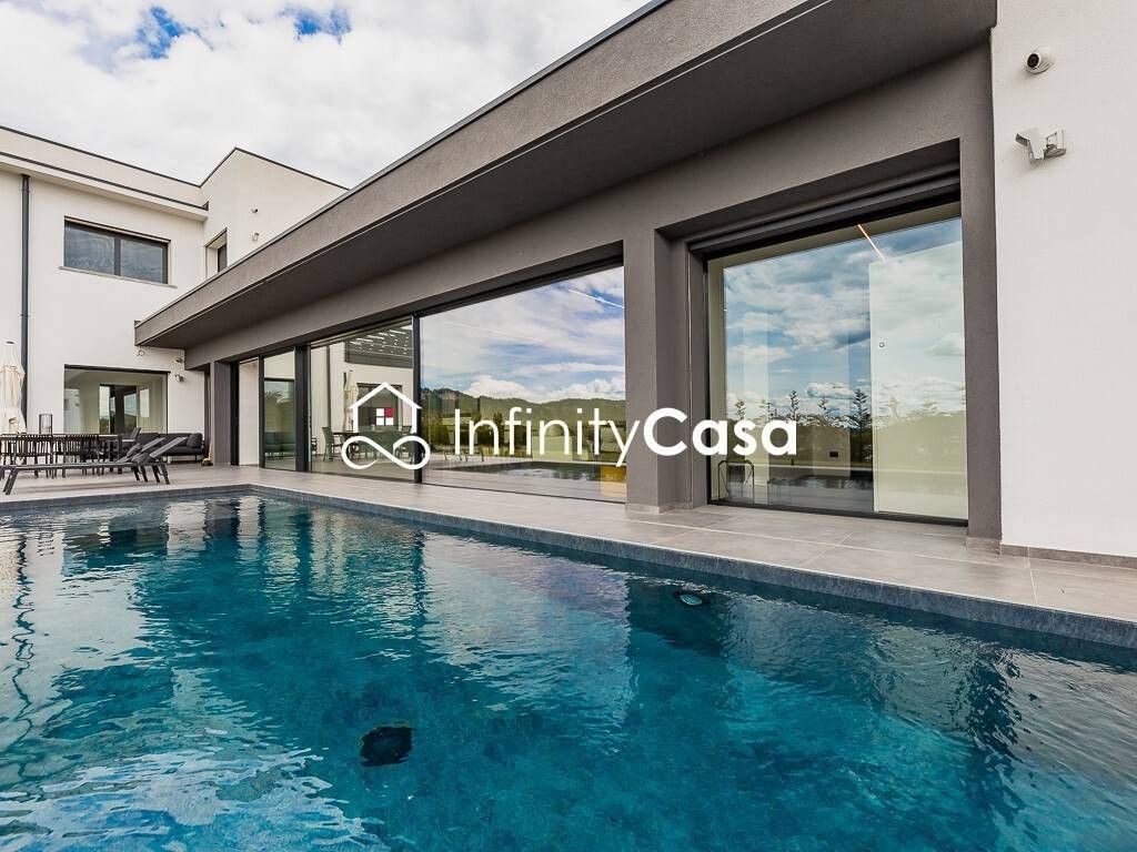 Luxury Villa with Open Views